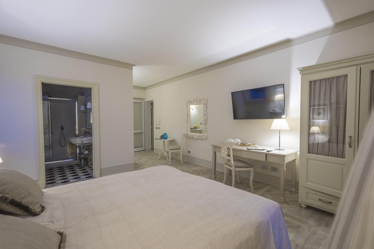 Maridea Casa Vacanza- Le Alcove Sul Mare Suites 폰차 외부 사진